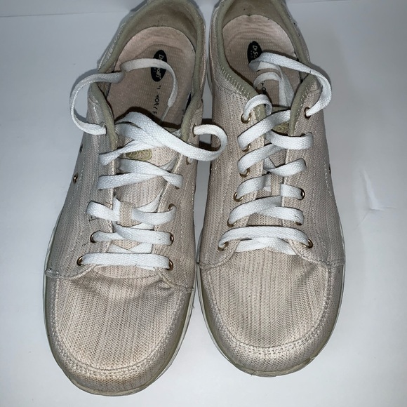 dr scholl's memory foam sneakers